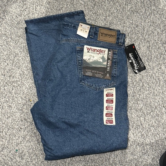 Wrangler Thermal Jean - Picture 1 of 4